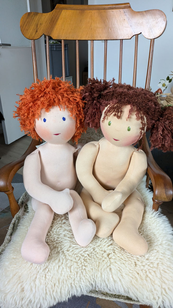 Therapiepuppe für die Kinderphysiotherapie nach z.B. Vojta oder Bobath, Demopuppe, Schulungspuppe, Übungspuppe, weiche bewegliche Therapiepuppe mit anbeugbaren Gliedern, handgemachte Stoffpuppe kaufen, Waldorfart, bewegliche Füße, lebensgroße Babypuppe