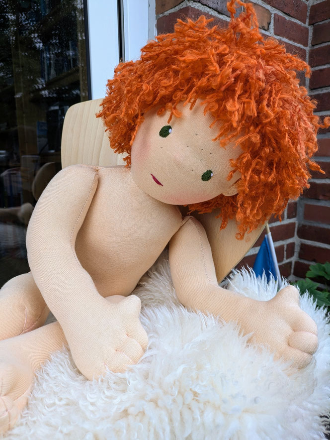Therapiepuppe für die Kinderphysiotherapie nach z.B. Vojta oder Bobath, Demopuppe, Schulungspuppe, Übungspuppe, weiche bewegliche Therapiepuppe mit anbeugbaren Gliedern, handgemachte Stoffpuppe kaufen, Waldorfart, flexible lebensgroße Babypuppe
