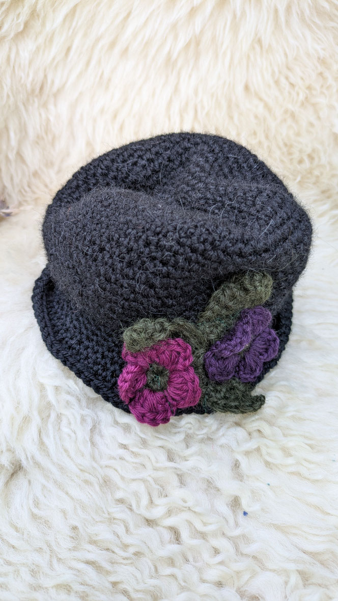 handgemachte Stoffpuppe kaufen, Waldorfart, eigene Puppe anfertigen lassen, Heilungspuppe, inneres Kind Puppe nach Fotos, individuelle Wunschpuppe, Puppenhandwerk, verletzte Anteile integrieren, Anteilearbeit, inneres Kind heilen, inneres Kind verkörpern