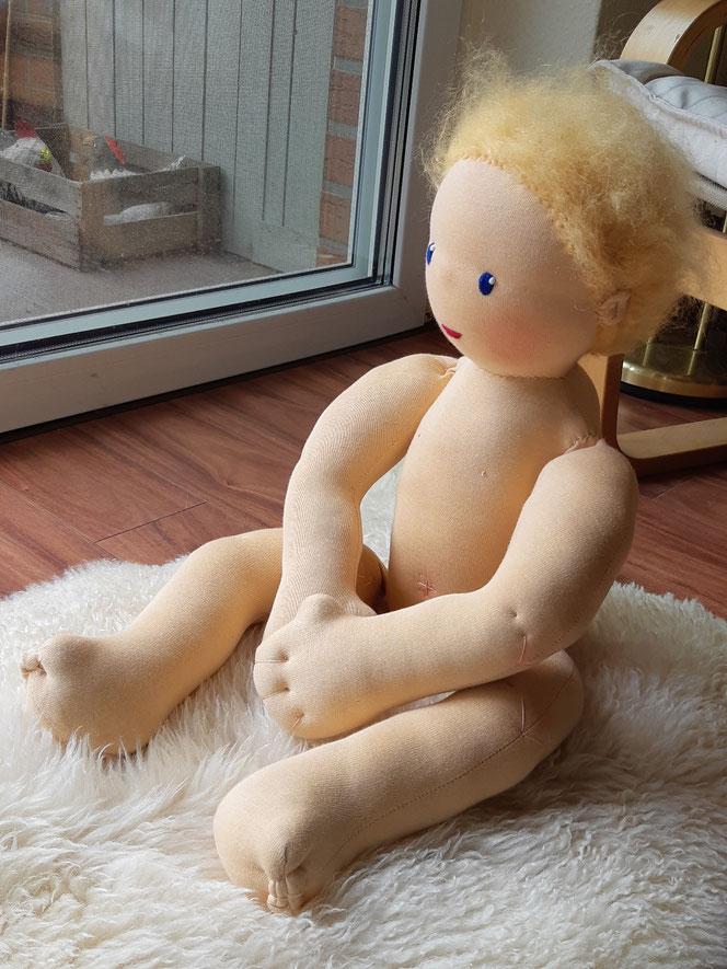 Bio-Stoffpuppe, Vojta-Puppe, Demopuppe, Therapiepuppe, Puppe für Kinder-Physiotherapie nach Vojta/Bobath, Praxispuppe, Puppe als Arbeitsmaterial, individuelle Wunschpuppe, eigene Puppe herstellen lassen, eigene Puppe anfertigen lassen, Waldorfart, bio-fai