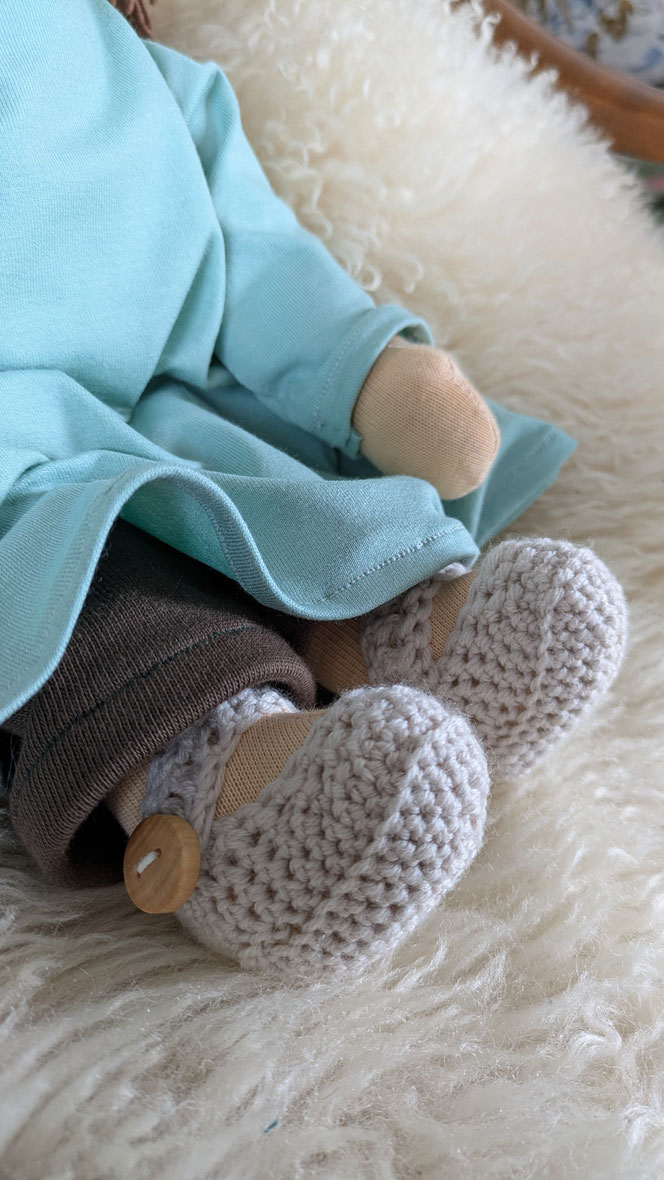 handgemachte Stoffpuppe kaufen, Waldorfart, eigene Puppe anfertigen lassen, individuelle Wunschpuppe, Puppenhandwerk,  Heilungspuppe, inneres Kind Puppe, Puppenfreundin fürs Leben, ökologische Stoffpuppe, bio-fair, Selbstfürsorge, diverse Puppen