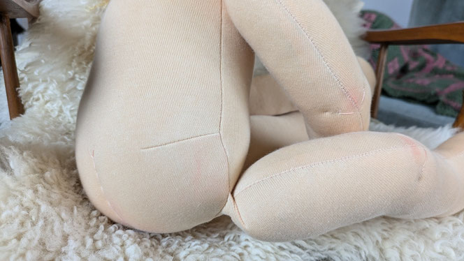 Therapiepuppe für die Kinderphysiotherapie nach z.B. Vojta oder Bobath, Demopuppe, Schulungspuppe, Übungspuppe, weiche bewegliche Therapiepuppe mit anbeugbaren Gliedern, handgemachte Stoffpuppe kaufen, Waldorfart, flexible lebensgroße Babypuppe