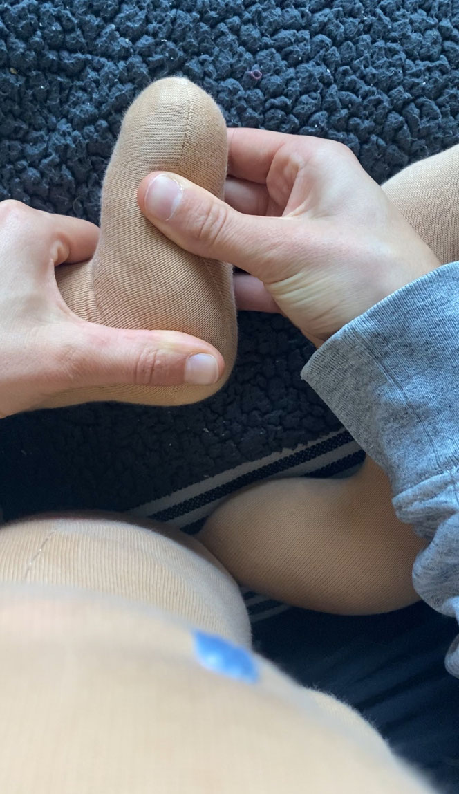 Therapiepuppe für die Kinderphysiotherapie nach z.B. Vojta oder Bobath, Demopuppe, Schulungspuppe, Übungspuppe, weiche bewegliche Therapiepuppe mit anbeugbaren Gliedern, handgemachte Stoffpuppe kaufen, Waldorfart, bewegliche Füße, lebensgroße Babypuppe