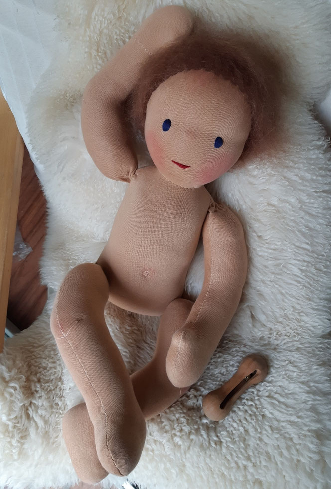 Therapiepuppe für die Kinderphysiotherapie nach z.B. Vojta oder Bobath, Demopuppe, Schulungspuppe, Übungspuppe, weiche bewegliche Therapiepuppe mit anbeugbaren Gliedern, handgemachte Stoffpuppe kaufen, Waldorfart, flexible lebensgroße Babypuppe