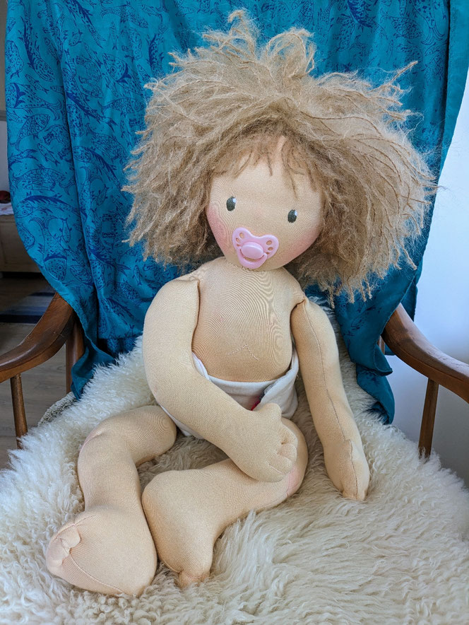 Therapiepuppe für die Kinderphysiotherapie nach z.B. Vojta oder Bobath, Demopuppe, Schulungspuppe, Übungspuppe, weiche bewegliche Therapiepuppe mit anbeugbaren Gliedern, handgemachte Stoffpuppe kaufen, Waldorfart, flexible lebensgroße Babypuppe