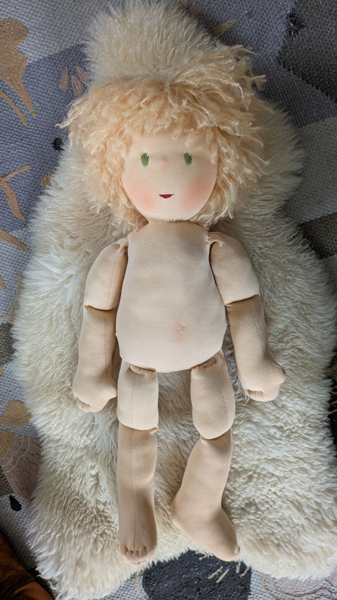 Vojtapuppe, Demopuppe, Bobathpuppe, Puppe für Kinderphysiotherapie, Kinderosteopathie, weiche bewegliche Therapiepuppe mit anbeugbaren Gliedern, handgemachte Stoffpuppe kaufen, Waldorfart, eigene individuelle Wunschpuppe herstellen lassen, Puppenhandwerk