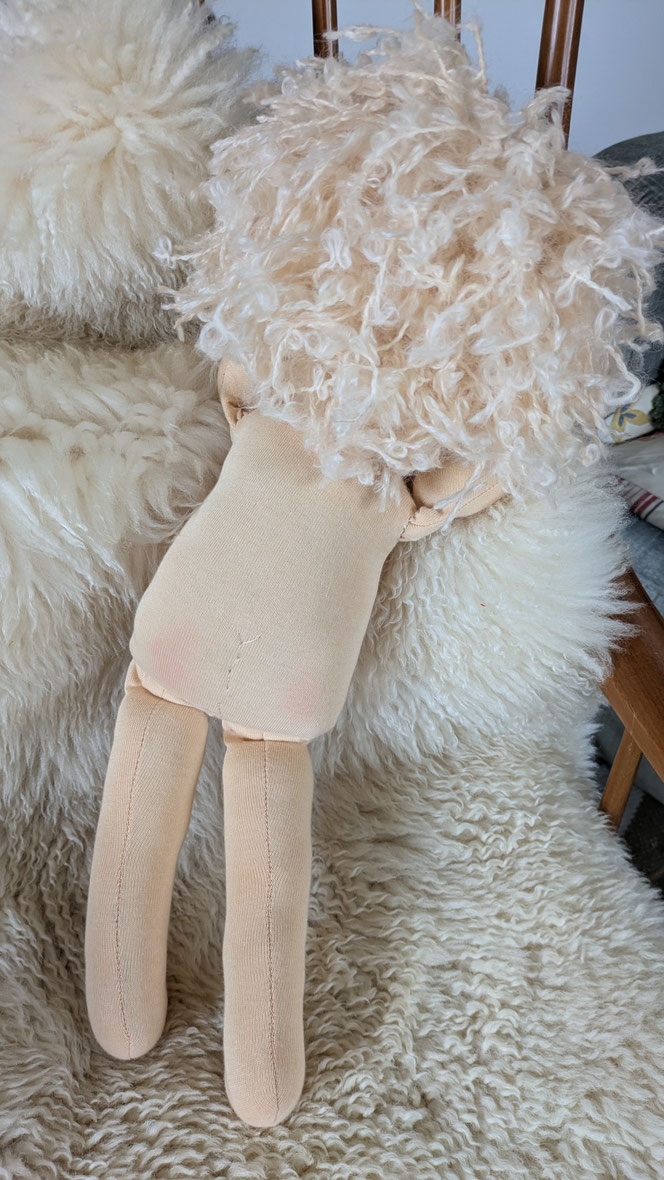 handgemachte Stoffpuppe kaufen, Waldorfart, eigene Puppe anfertigen lassen,individuelle Wunschpuppe, Puppenhandwerk, Puppe die aussieht wie mein Kind, Puppe nach Kinderfotos herstellen lassen, ökologische Kinderpuppe, Puppe fürs Leben, bio-fair
