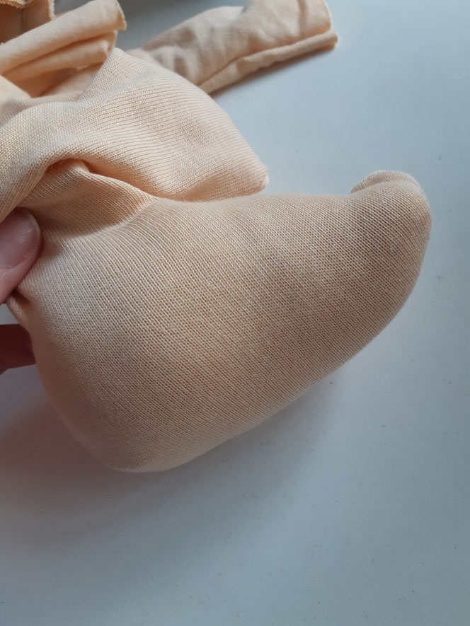 Therapiepuppe für die Kinderphysiotherapie nach z.B. Vojta oder Bobath, Demopuppe, Schulungspuppe, Übungspuppe, weiche bewegliche Therapiepuppe mit anbeugbaren Gliedern, handgemachte Stoffpuppe kaufen, Waldorfart, flexible lebensgroße Babypuppe