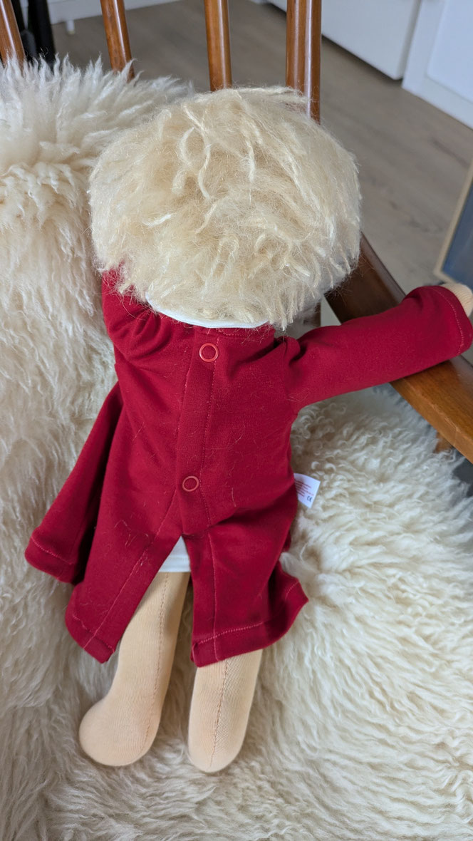 handgemachte Stoffpuppe kaufen, Waldorfart, eigene Heilungspuppe anfertigen lassen, inneres Kind Puppe, Waldorfart, individuelle Wunschpuppe, Puppenhandwerk, Puppe nach alten Kinderfotos herstellen lassen, Anteilearbeit, Bindungstrauma, alte Wunden heilen