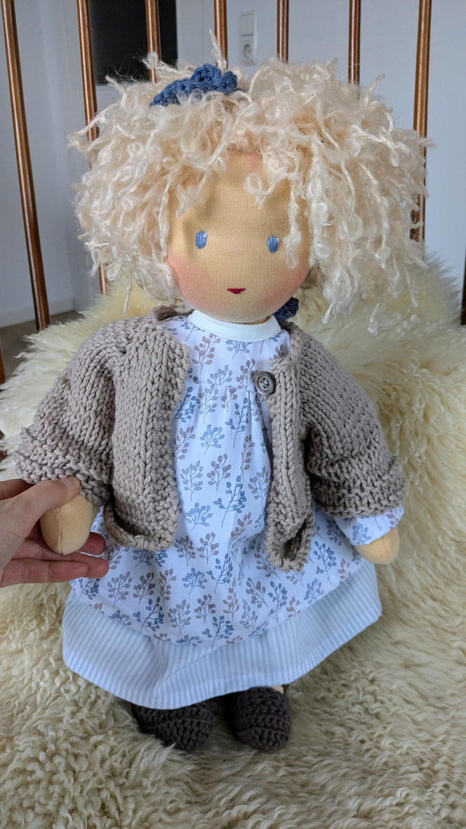 handgemachte Stoffpuppe kaufen, Waldorfart, eigene Puppe anfertigen lassen,individuelle Wunschpuppe, Puppenhandwerk, Puppe die aussieht wie mein Kind, Puppe nach Kinderfotos herstellen lassen, ökologische Kinderpuppe, Puppe fürs Leben, bio-fair