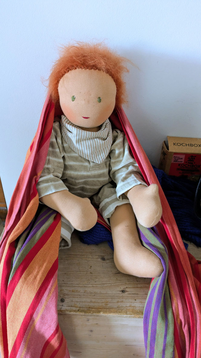 Therapiepuppe für die Kinderphysiotherapie nach z.B. Vojta oder Bobath, Demopuppe, Schulungspuppe, Übungspuppe, weiche bewegliche Therapiepuppe mit anbeugbaren Gliedern, handgemachte Stoffpuppe kaufen, Waldorfart, flexible lebensgroße Babypuppe, Kurspuppe