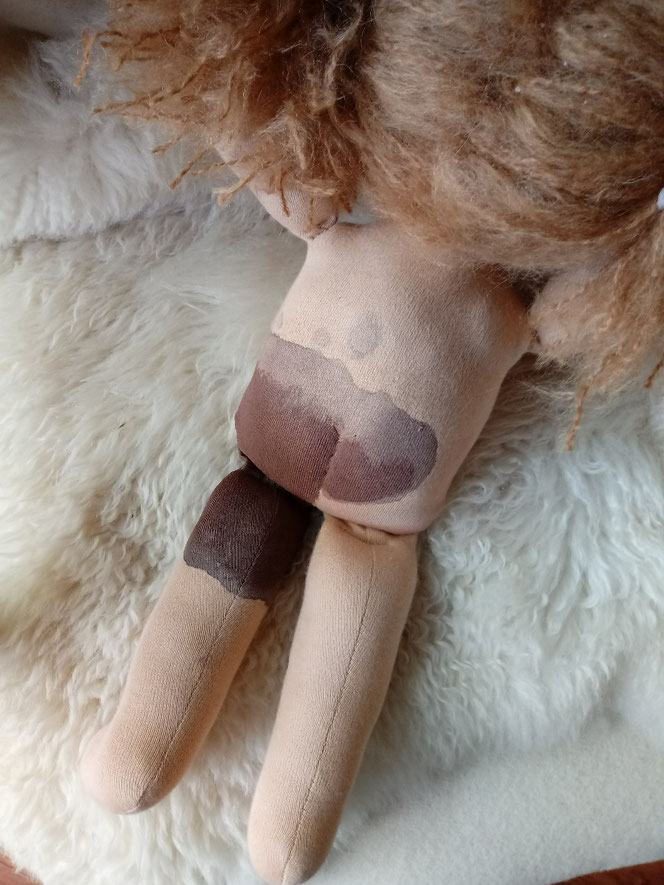 Nävuspuppe, Bio-Stoffpuppe, Wunschpuppe, Waldorfart, handgemachte Puppe, Handarbeit, handgefertigt, ökologische Kinderpuppe, Puppe mit Muttermal, ökofairliebt, Puppenhandwerk, bio-fair, Naturmaterial