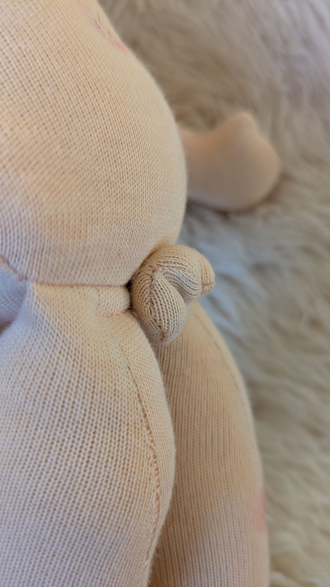 anatomische Puppen für den Kinderschutz, Puppen mit deutlich sichtbaren Geschlechtsmerkmalen, Jungenpuppe, Mädchenpuppe, Hilfsmittel für die Diagnostik bei Kindesmissbrauch, handgemachte Stoffpuppe kaufen, Waldorfart, Therapiepuppe, Wunschpuppe