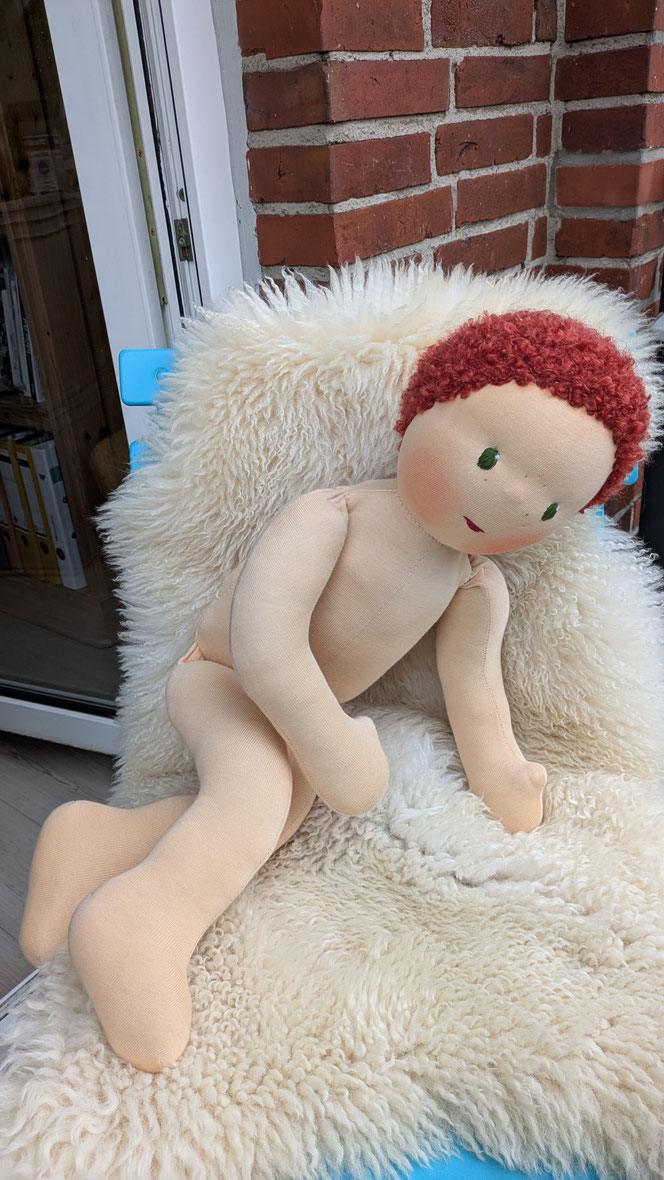Zukunft-Huber-Puppe, Zukunft-Huber, dreidimensionale manuelle Fußtherapie, Therapiepuppe, Demopuppe, Kinderphysiotherapie, Stoffpuppe mit anbeugbaren Gliedern, eigene Wunschpuppe herstellen lassen, Puppenhandwerk, handgemachte Stoffpuppe kaufen, divers