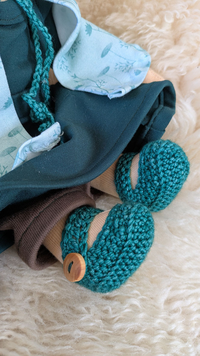 handgemachte Stoffpuppe kaufen, Waldorfart, eigene Puppe anfertigen lassen, individuelle Wunschpuppe, Puppenhandwerk,  Heilungspuppe, inneres Kind Puppe, Puppenfreundin fürs Leben, ökologische Stoffpuppe, bio-fair, Selbstfürsorge, diverse Puppen