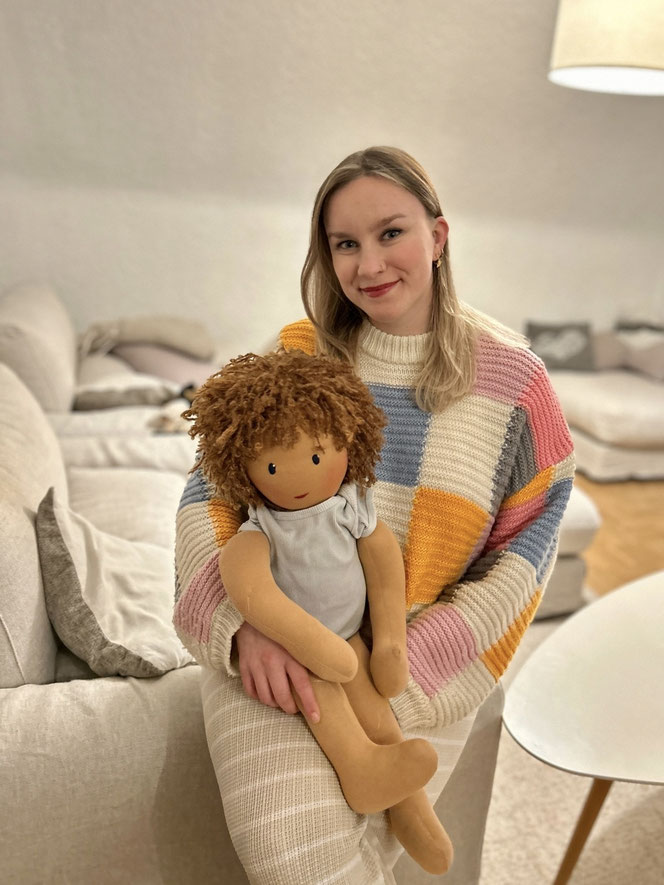 Therapiepuppe für die Kinderphysiotherapie nach z.B. Vojta oder Bobath oder für dreidimensionale Fußtherapien, Übungspuppe, weiche bewegliche Therapiepuppe mit anbeugbaren Gliedern, handgemachte Stoffpuppe kaufen, Waldorfart, Demopuppe, Schulungspuppe