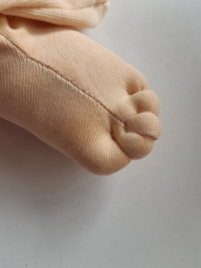 Therapiepuppe für die Kinderphysiotherapie nach z.B. Vojta oder Bobath, Demopuppe, Schulungspuppe, Übungspuppe, weiche bewegliche Therapiepuppe mit anbeugbaren Gliedern, handgemachte Stoffpuppe kaufen, Waldorfart, flexible lebensgroße Babypuppe