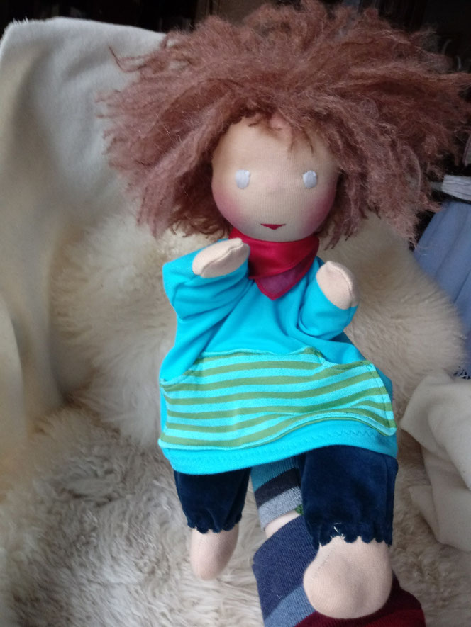 Stoffpuppe, Handpuppe, Waldorfart, blinde Puppe, Miteinander, Alle sind anders, Anderssein, Wunschpuppe, individuelle Puppe, Inklusion, blinde Puppe, Puppe für Kinder mit beesonderen Bedürfnissen, Behinderung, therapeutisches Puppenspiel