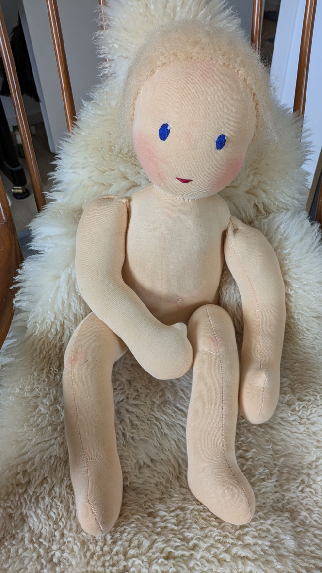 Vojtapuppe, Demopuppe, Bobathpuppe, Puppe für Kinderphysiotherapie, weiche bewegliche Therapiepuppe mit anbeugbaren Gliedern, handgemachte Stoffpuppe kaufen, Waldorfart, eigene individuelle Wunschpuppe herstellen lassen, Puppenhandwerk, ökologische Puppe