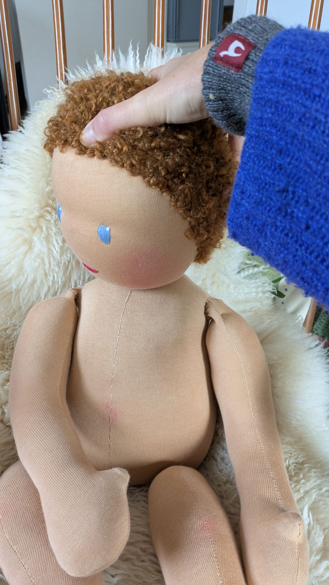 Therapiepuppe für die Kinderphysiotherapie nach z.B. Vojta oder Bobath, Demopuppe, Schulungspuppe, Übungspuppe, weiche bewegliche Therapiepuppe mit anbeugbaren Gliedern, handgemachte Stoffpuppe kaufen, Waldorfart, bewegliche Füße, lebensgroße Babypuppe