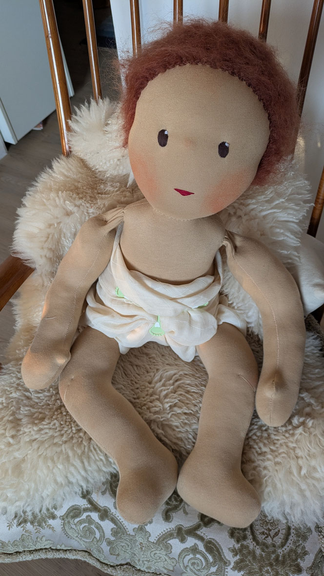 Therapiepuppe für die Kinderphysiotherapie nach z.B. Vojta oder Bobath, Demopuppe, Schulungspuppe, Übungspuppe, weiche bewegliche Therapiepuppe mit anbeugbaren Gliedern, handgemachte Stoffpuppe kaufen, Waldorfart, flexible lebensgroße Babypuppe