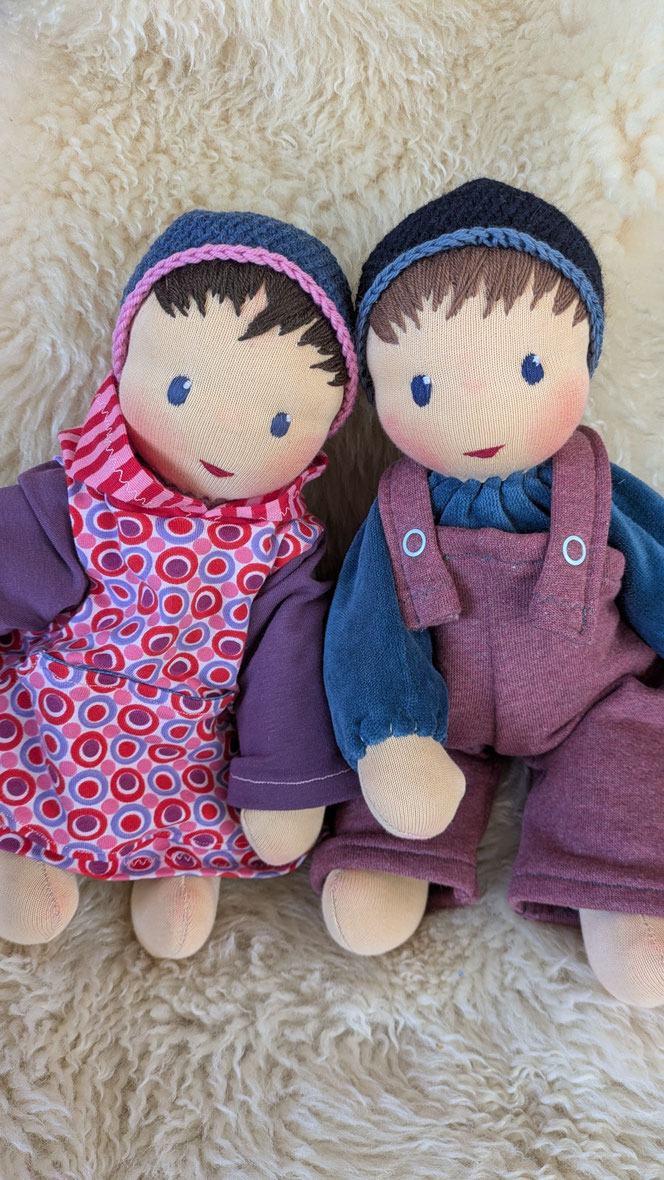 handgemachte Stoffpuppe kaufen, Waldorfart, individuelle Wunschpuppe, Schlamperle, eigene Puppe anfertigen lassen, die aussieht wie mein Kind, Puppe fürs Leben, ökofairliebt, ökologische Kinderpuppe, besonderes Taufgeschenk, Geburtsgeschenk, Naturmaterial