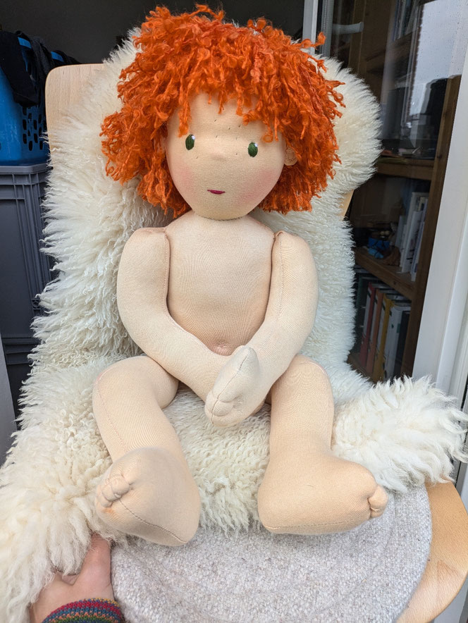Therapiepuppe für die Kinderphysiotherapie nach z.B. Vojta oder Bobath, Demopuppe, Schulungspuppe, Übungspuppe, weiche bewegliche Therapiepuppe mit anbeugbaren Gliedern, handgemachte Stoffpuppe kaufen, Waldorfart, flexible lebensgroße Babypuppe