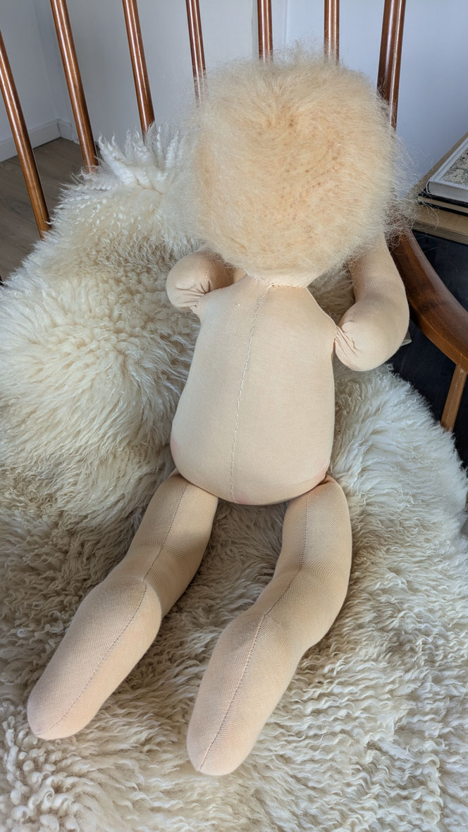 Therapiepuppe für die Kinderphysiotherapie nach z.B. Vojta oder Bobath, Demopuppe, Schulungspuppe, Übungspuppe, weiche bewegliche Therapiepuppe mit anbeugbaren Gliedern, handgemachte Stoffpuppe kaufen, Waldorfart, flexible lebensgroße Babypuppe