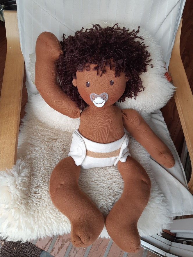 Therapiepuppe für die Kinderphysiotherapie nach z.B. Vojta oder Bobath, Demopuppe, Schulungspuppe, Übungspuppe, weiche bewegliche Therapiepuppe mit anbeugbaren Gliedern, handgemachte Stoffpuppe kaufen, Waldorfart, flexible lebensgroße Babypuppe