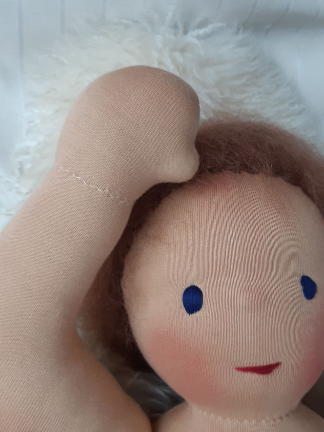 Therapiepuppe für die Kinderphysiotherapie nach z.B. Vojta oder Bobath, Demopuppe, Schulungspuppe, Übungspuppe, weiche bewegliche Therapiepuppe mit anbeugbaren Gliedern, handgemachte Stoffpuppe kaufen, Waldorfart, flexible lebensgroße Babypuppe