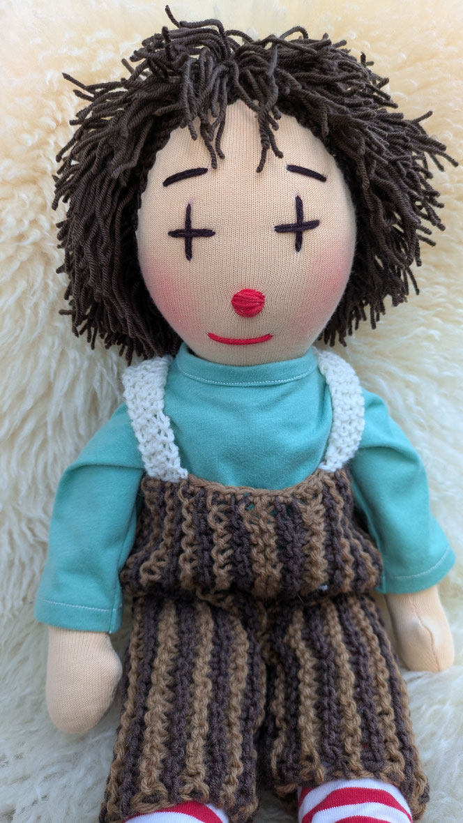 handgemachte Stoffpuppe kaufen, Waldorfart, eigene Wunschpuppe anfertigen lassen, inneres Kind Puppe, Waldorfart, individuell, Puppenhandwerk, Puppe nach Fotos herstellen lassen, Clownpuppe, Multikulti, Puppenhandwerk, bio-fair, ökofairliebt, ökologisch