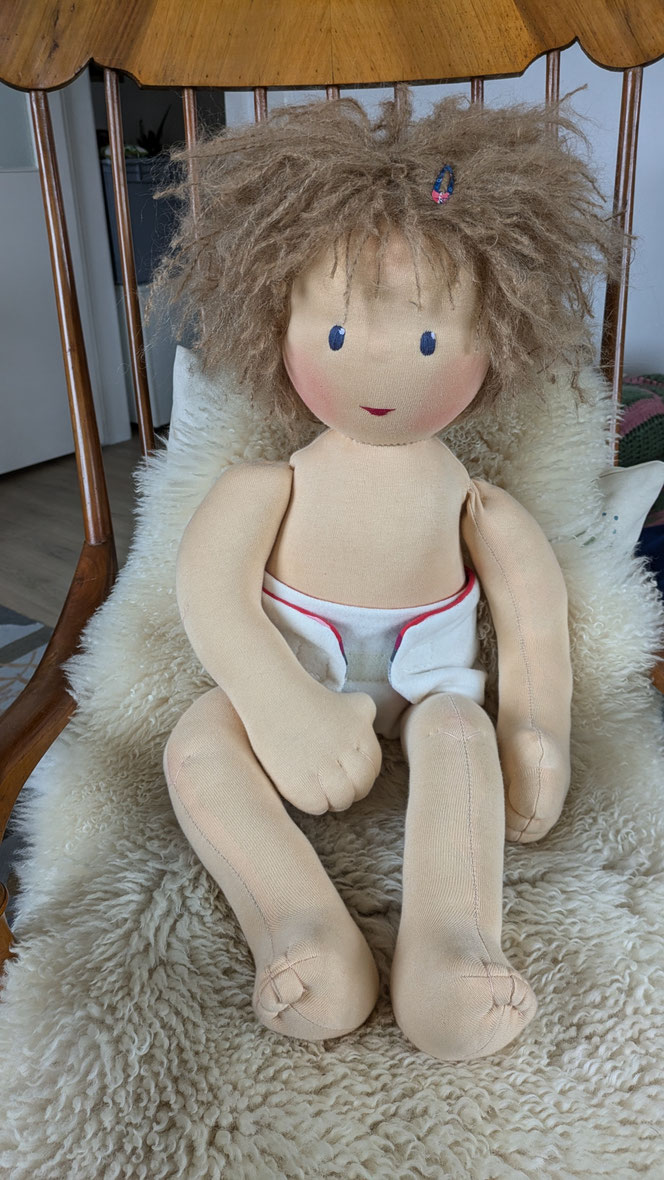Therapiepuppe für die Kinderphysiotherapie nach z.B. Vojta oder Bobath, Demopuppe, Schulungspuppe, Übungspuppe, weiche bewegliche Therapiepuppe mit anbeugbaren Gliedern, handgemachte Stoffpuppe kaufen, Waldorfart, flexible lebensgroße Babypuppe