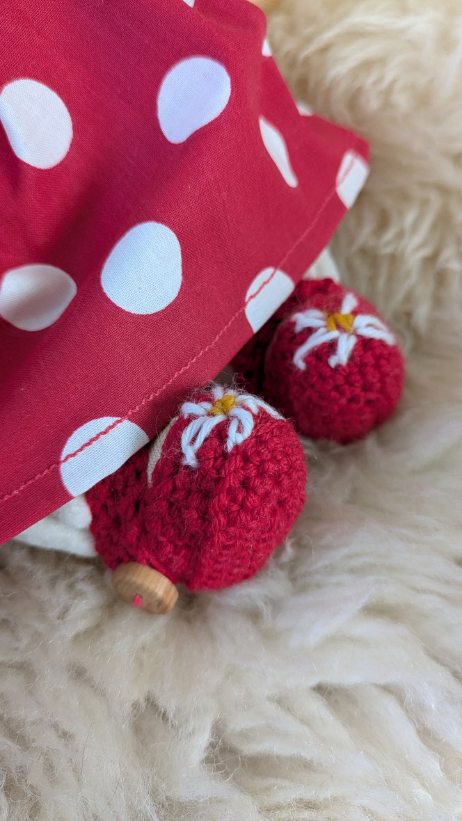 handgemachte Stoffpuppe kaufen, Waldorfart, individuelle Wunschpuppe anfertigen lassen, Puppenhandwerk, Pippa und Pelle Puppen, Daniela Drescher, Verlag Urachhaus, Pippa und Pelle Schlamperle, eigene Puppe herstellen lassen, Naturmaterial, bio-faire Puppe