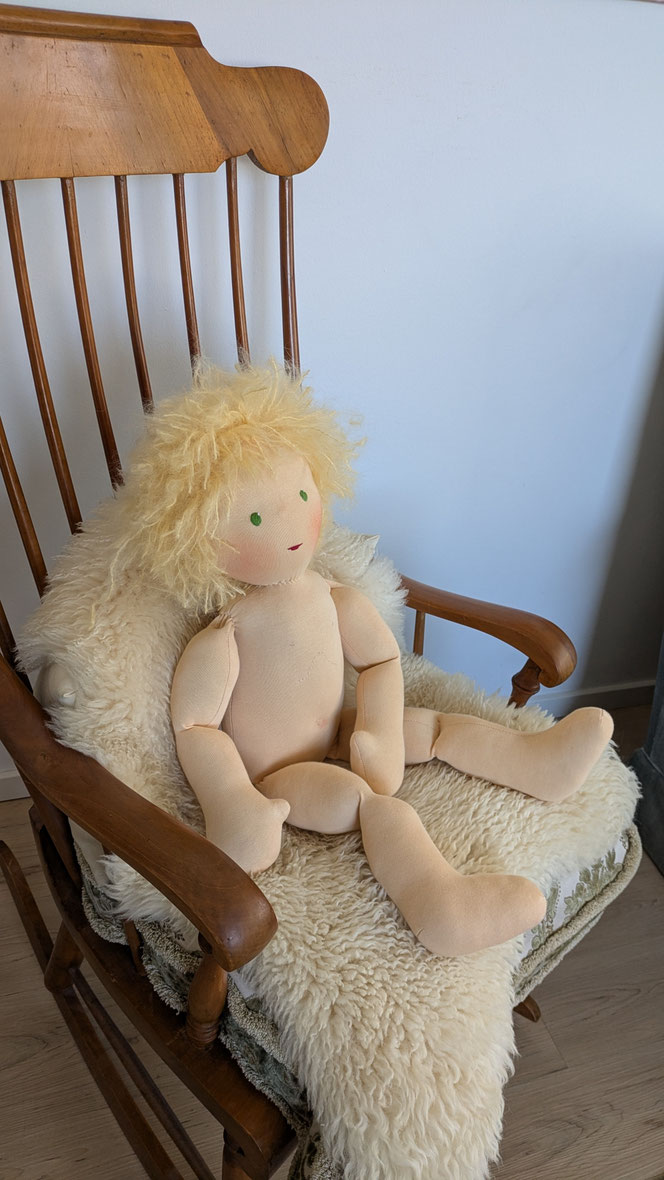 Therapiepuppe für die Kinderphysiotherapie nach z.B. Vojta oder Bobath, Demopuppe, Schulungspuppe, Übungspuppe, weiche bewegliche Therapiepuppe mit anbeugbaren Gliedern, handgemachte Stoffpuppe kaufen, Waldorfart, flexible lebensgroße Babypuppe