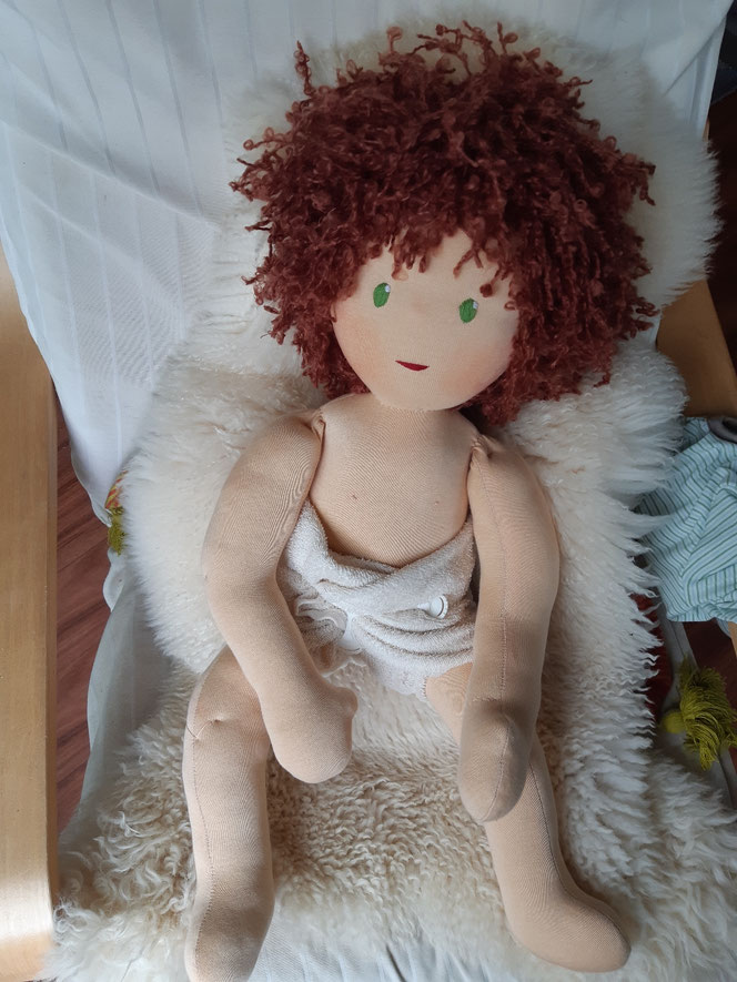 Therapiepuppe für die Kinderphysiotherapie nach z.B. Vojta oder Bobath, Demopuppe, Schulungspuppe, Übungspuppe, weiche bewegliche Therapiepuppe mit anbeugbaren Gliedern, handgemachte Stoffpuppe kaufen, Waldorfart, flexible lebensgroße Babypuppe