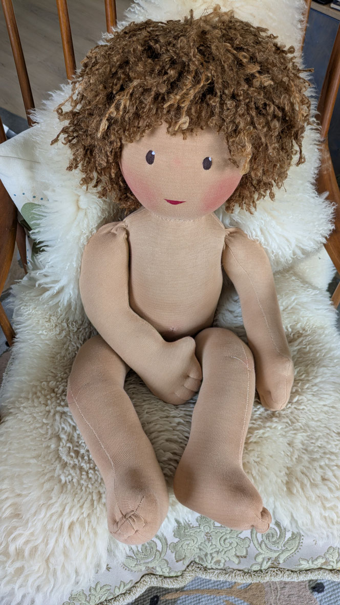 Vojtapuppe, Demopuppe, Bobathpuppe, Puppe für Kinderphysiotherapie, weiche bewegliche Therapiepuppe mit anbeugbaren Gliedern, handgemachte Stoffpuppe kaufen, Waldorfart, eigene individuelle Wunschpuppe herstellen lassen, Zukunft-Huber, Kinder-Osteopathie