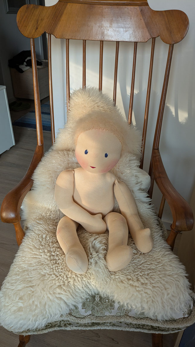 Vojtapuppe, Demopuppe, Bobathpuppe, Therapiepuppe für Physiotherapie, weiche bewegliche Therapiepuppe mit anbeugbaren Gliedern, handgemachte Stoffpuppe kaufen, Waldorfart, eigene individuelle Wunschpuppe herstellen lassen, Puppe für Psychomotorik