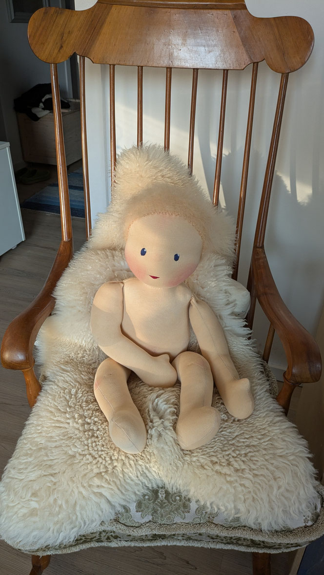 Therapiepuppe für die Kinderphysiotherapie nach z.B. Vojta oder Bobath, Demopuppe, Schulungspuppe, Übungspuppe, weiche bewegliche Therapiepuppe mit anbeugbaren Gliedern, handgemachte Stoffpuppe kaufen, Waldorfart, flexible lebensgroße Babypuppe