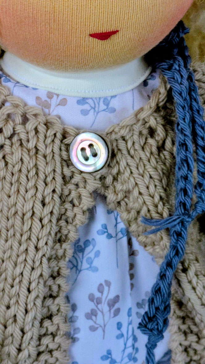 handgemachte Stoffpuppe kaufen, Waldorfart, eigene Puppe anfertigen lassen,individuelle Wunschpuppe, Puppenhandwerk, Puppe die aussieht wie mein Kind, Puppe nach Kinderfotos herstellen lassen, ökologische Kinderpuppe, Puppe fürs Leben, bio-fair
