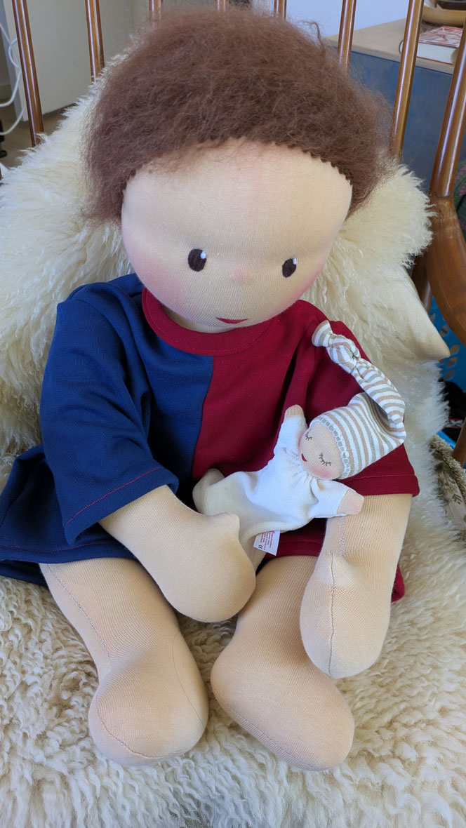 Therapiepuppe für die Kinderphysiotherapie nach z.B. Vojta oder Bobath, Demopuppe, Schulungspuppe, Übungspuppe, weiche bewegliche Therapiepuppe mit anbeugbaren Gliedern, handgemachte Stoffpuppe kaufen, Waldorfart, flexible lebensgroße Babypuppe