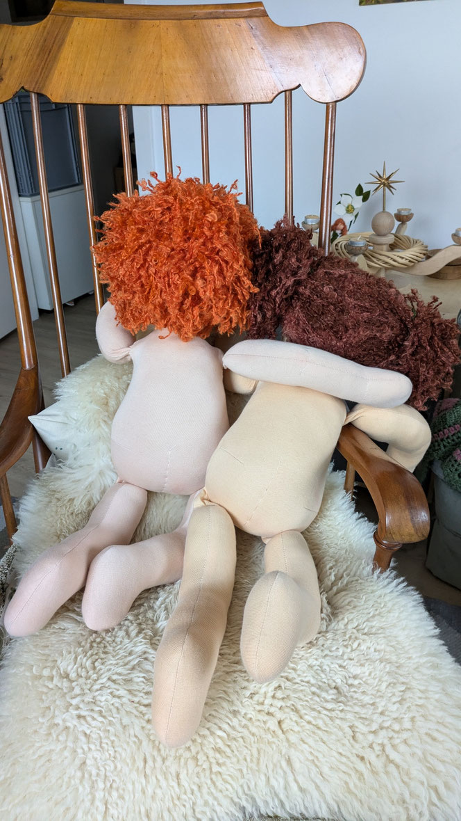 Therapiepuppe für die Kinderphysiotherapie nach z.B. Vojta oder Bobath, Demopuppe, Schulungspuppe, Übungspuppe, weiche bewegliche Therapiepuppe mit anbeugbaren Gliedern, handgemachte Stoffpuppe kaufen, Waldorfart, bewegliche Füße, lebensgroße Babypuppe