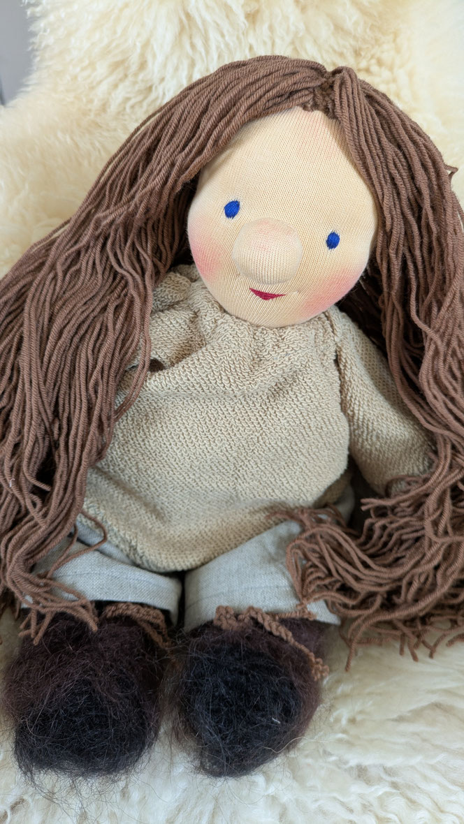 handgemachte Stoffpuppe kaufen, Waldorfart, eigene Puppe anfertigen lassen,individuelle Wunschpuppe, Puppenhandwerk, Puppe die aussieht wie mein Kind, Puppe nach einer Zeichnung herstellen lassen, Wikingerpuppe, Puppe fürs Leben, besonderesGeburtsgeschenk