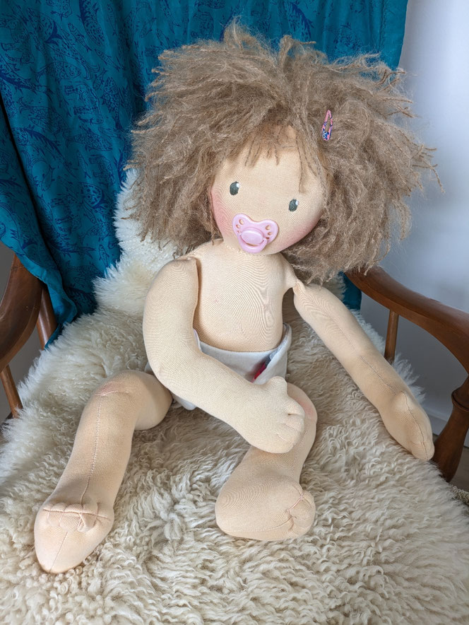 Therapiepuppe für die Kinderphysiotherapie nach z.B. Vojta oder Bobath, Demopuppe, Schulungspuppe, Übungspuppe, weiche bewegliche Therapiepuppe mit anbeugbaren Gliedern, handgemachte Stoffpuppe kaufen, Waldorfart, flexible lebensgroße Babypuppe