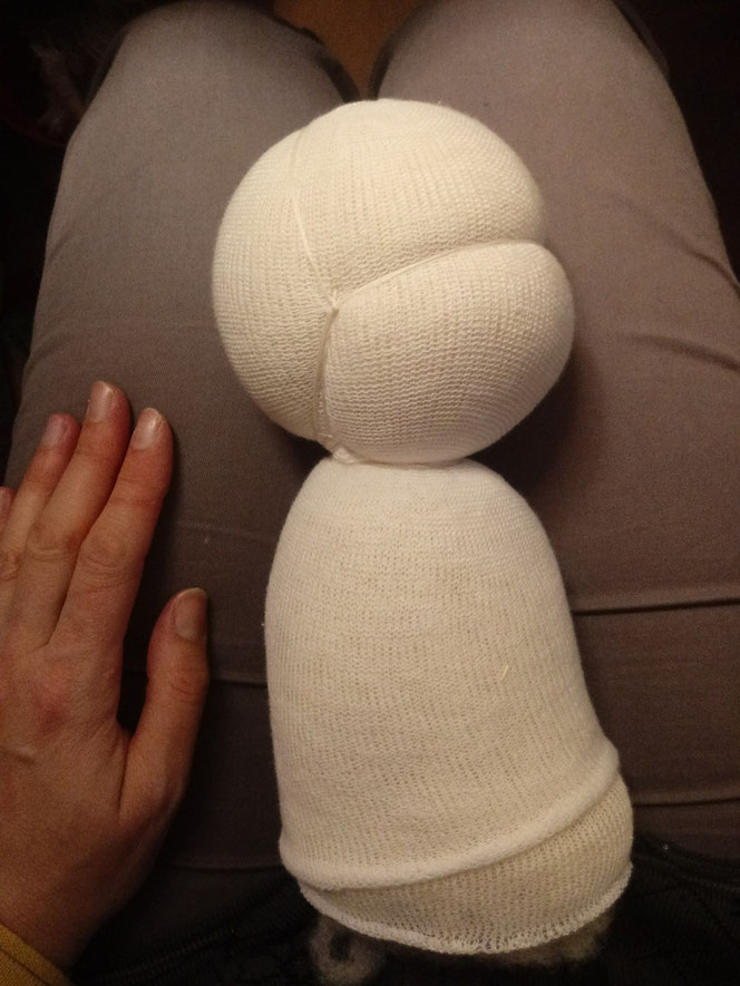 Puppenmacherei, Puppenmacherin, Puppenhandwerk, Puppenmachen, handgemachte Stoffpuppe kaufen, diverse Puppen, schwarze Puppen, Heilungspuppe für das innere Kind anfertigen lassen, individuelle Wunschpuppe, Waldorfart, eigene Puppe nach Kinderfotos