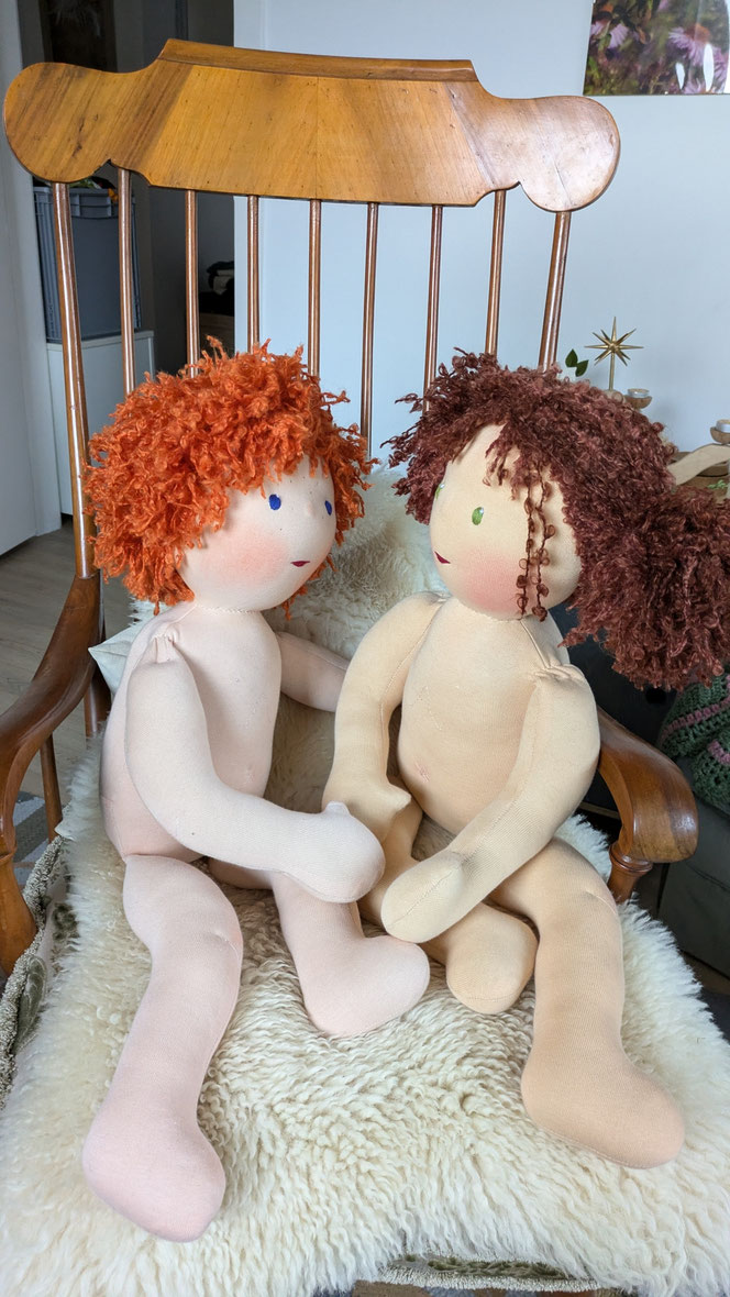 Therapiepuppe für die Kinderphysiotherapie nach z.B. Vojta oder Bobath, Demopuppe, Schulungspuppe, Übungspuppe, weiche bewegliche Therapiepuppe mit anbeugbaren Gliedern, handgemachte Stoffpuppe kaufen, Waldorfart, bewegliche Füße, lebensgroße Babypuppe