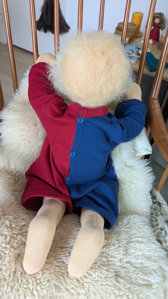 Therapiepuppe für die Kinderphysiotherapie nach z.B. Vojta oder Bobath, Demopuppe, Schulungspuppe, Übungspuppe, weiche bewegliche Therapiepuppe mit anbeugbaren Gliedern, handgemachte Stoffpuppe kaufen, Waldorfart, flexible lebensgroße Babypuppe