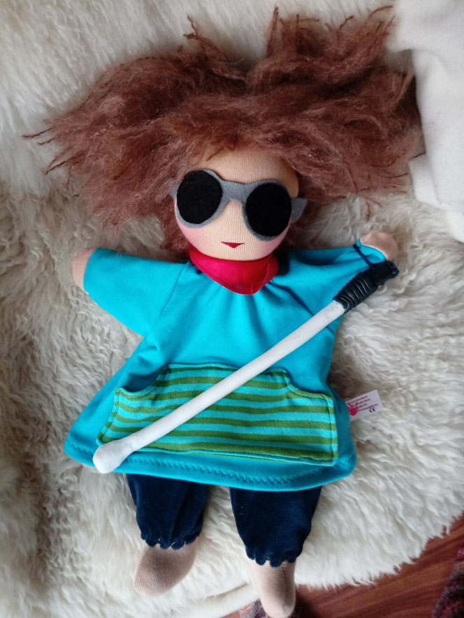Stoffpuppe, Handpuppe, Waldorfart, blinde Puppe, Miteinander, Alle sind anders, Anderssein, Wunschpuppe, individuelle Puppe, Inklusion, blinde Puppe, Puppe für Kinder mit beesonderen Bedürfnissen, Behinderung, therapeutisches Puppenspiel