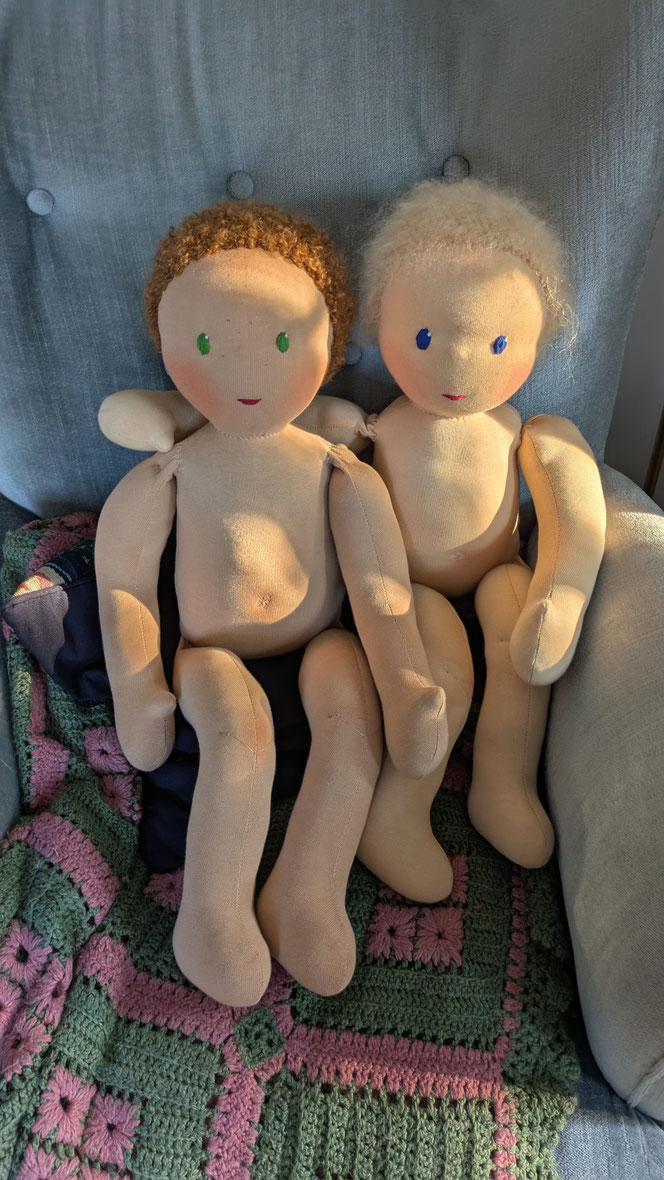 Vojtapuppe, Demopuppe, Bobathpuppe, Puppe für Kinderphysiotherapie, weiche bewegliche Therapiepuppe mit anbeugbaren Gliedern, handgemachte Stoffpuppe kaufen, Waldorfart, eigene individuelle Wunschpuppe herstellen lassen, Puppenhandwerk, ökologische Puppe