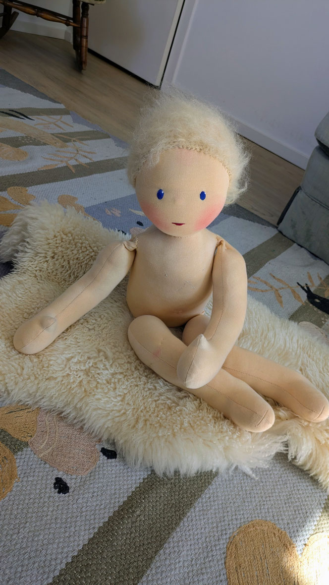 handgemachte Therapiepuppe für die PT-Pädiatrie, nach z.B. Vojta oder Bobath, Demopuppe, Schulungspuppe, Übungspuppe, weiche bewegliche Säuglingspuppe mit anbeugbaren Gliedern, Waldorfart, pädiatrische Ergotherapie, pädiatrische Therapiehilfsmittel kaufen