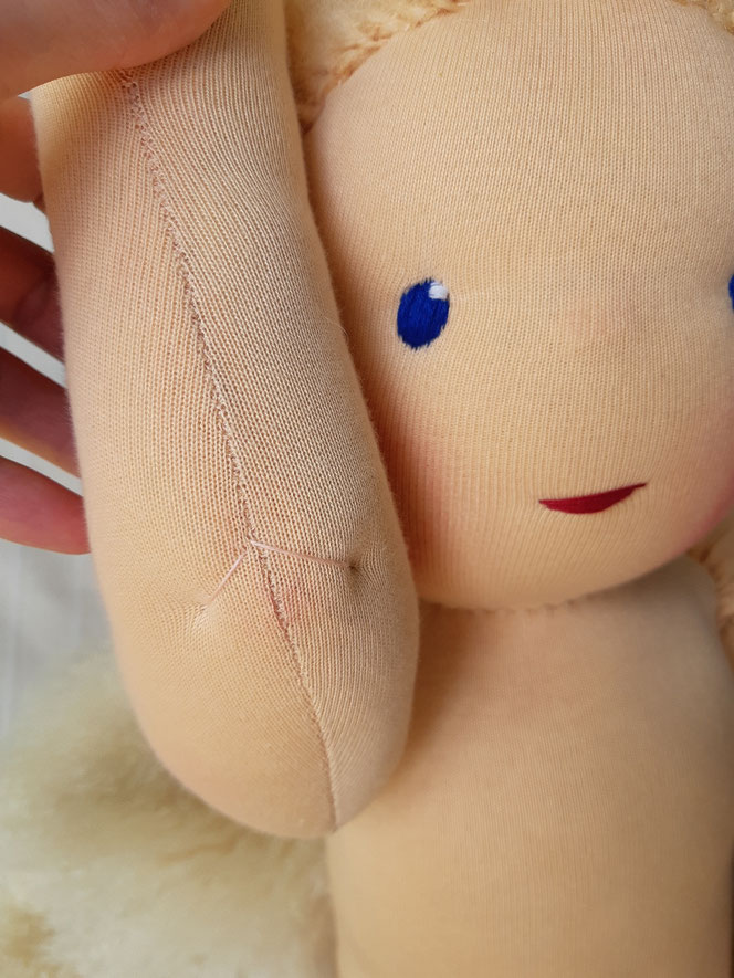 Therapiepuppe für die Kinderphysiotherapie nach z.B. Vojta oder Bobath, Demopuppe, Schulungspuppe, Übungspuppe, weiche bewegliche Therapiepuppe mit anbeugbaren Gliedern, handgemachte Stoffpuppe kaufen, Waldorfart, flexible lebensgroße Babypuppe